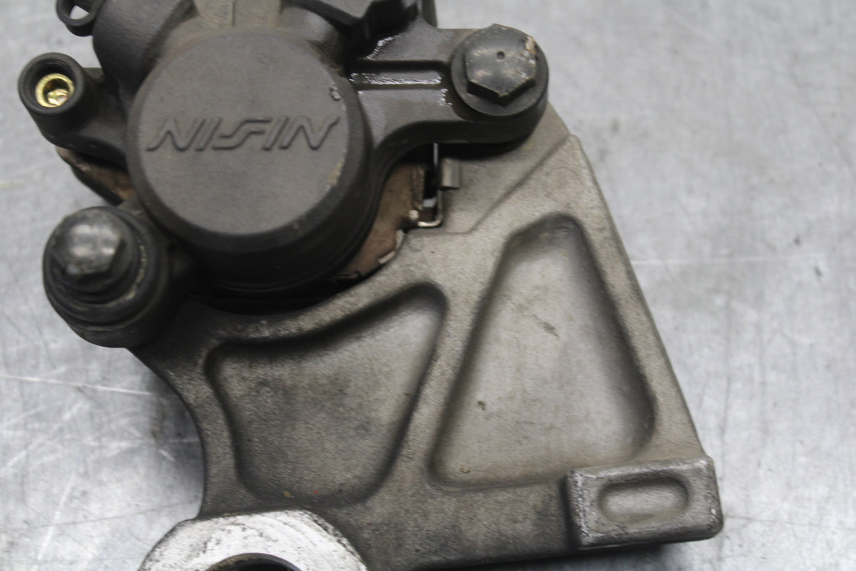 06 YAMAHA YZF R6 REAR BACK BRAKE CALIPER W MOUNT BRACKET BB716