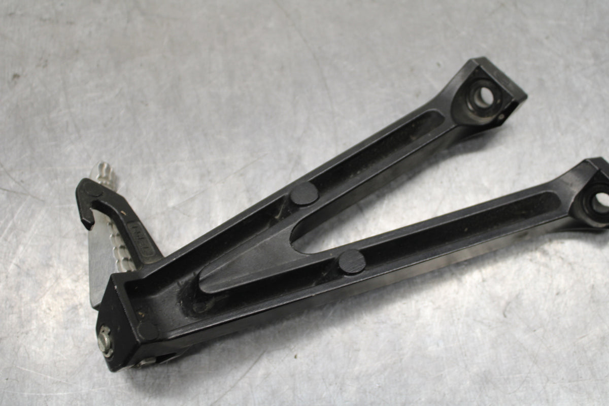 11-17 SUZUKI GSXR600 RIGHT REAR BACK PASSENGER PEG BB132
