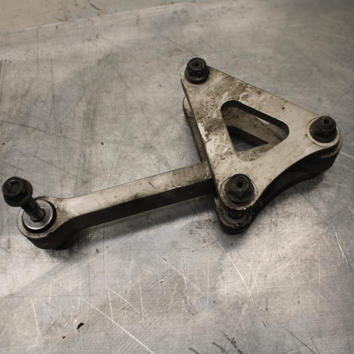 04-06 YAMAHA YZF R1 REAR DOGBONE SHOCK LINKAGE LINK 4B1-2217A-00-00 BB491