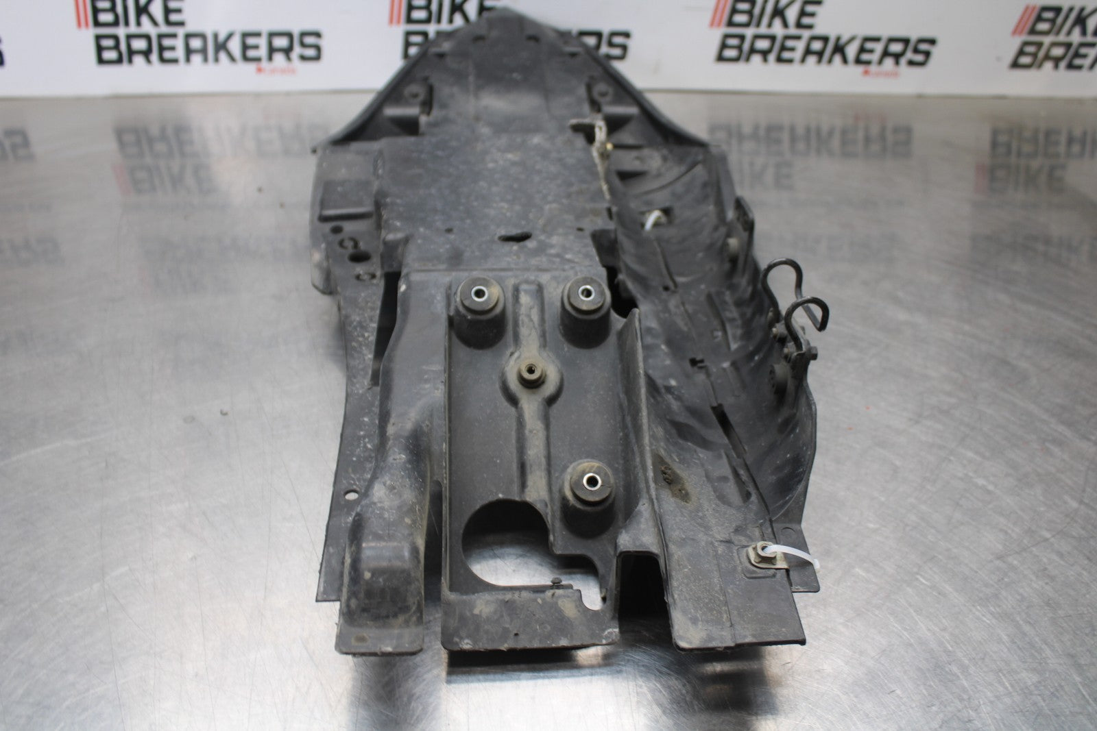 07-08 KAWASAKI NINJA ZX6R REAR BACK TAIL UNDERTAIL BATTERY TRAY PLASTIC BB203