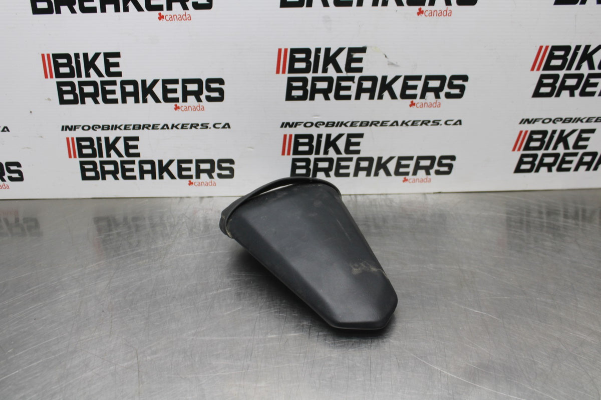 22-25 YAMAHA YZF R7 REAR BACK PASSENGER TANDEM SEAT PAD SADDLE PILLION BB850