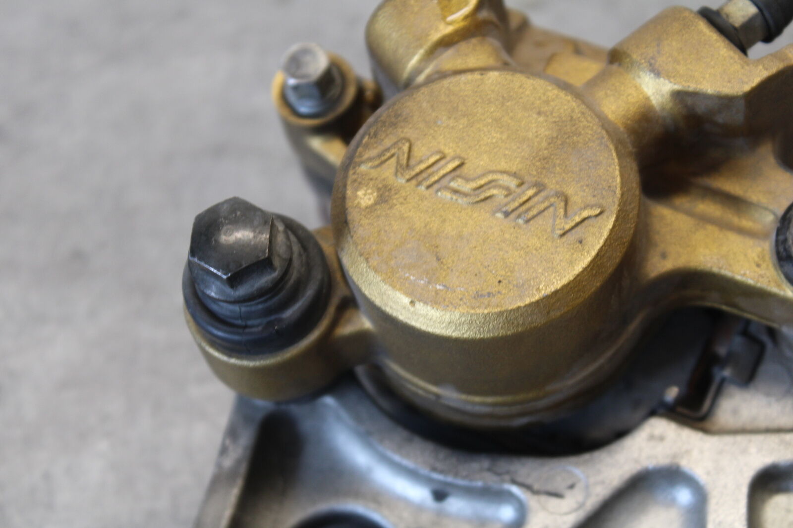 03-04 HONDA CBR600RR REAR BACK BRAKE CALIPER W MOUNT BRACKET 43150-MEE-006 BB661