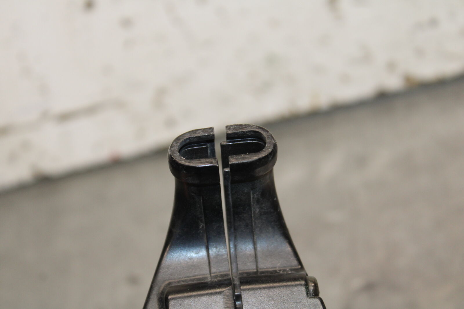 06-07 KAWASAKI NINJA ZX10R THROTTLE CABLE LINE HOUSING GUIDE BB115