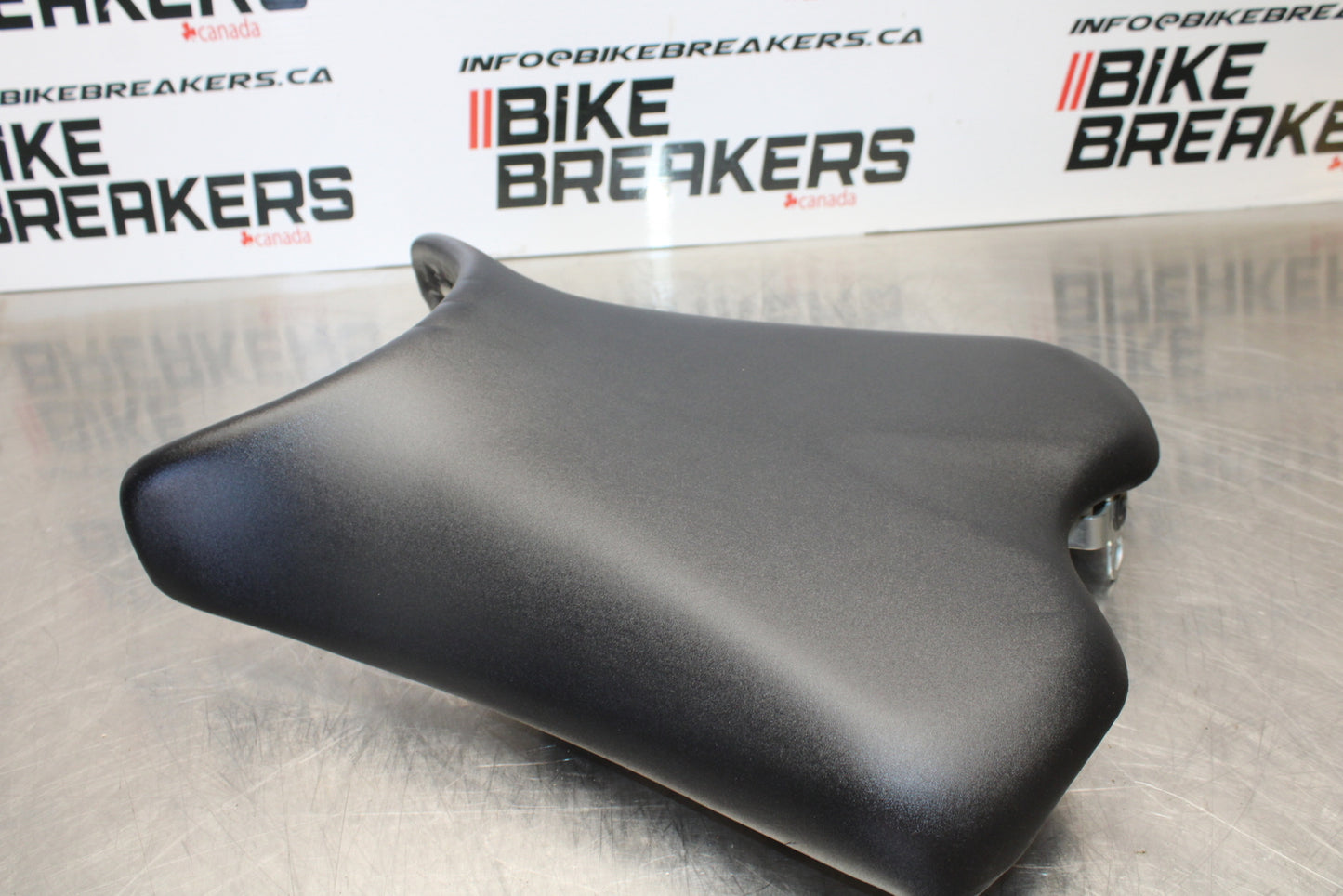 09-15 YAMAHA FZ6R FRONT DRIVERS SEAT PAD SADDLE PILLION BB161