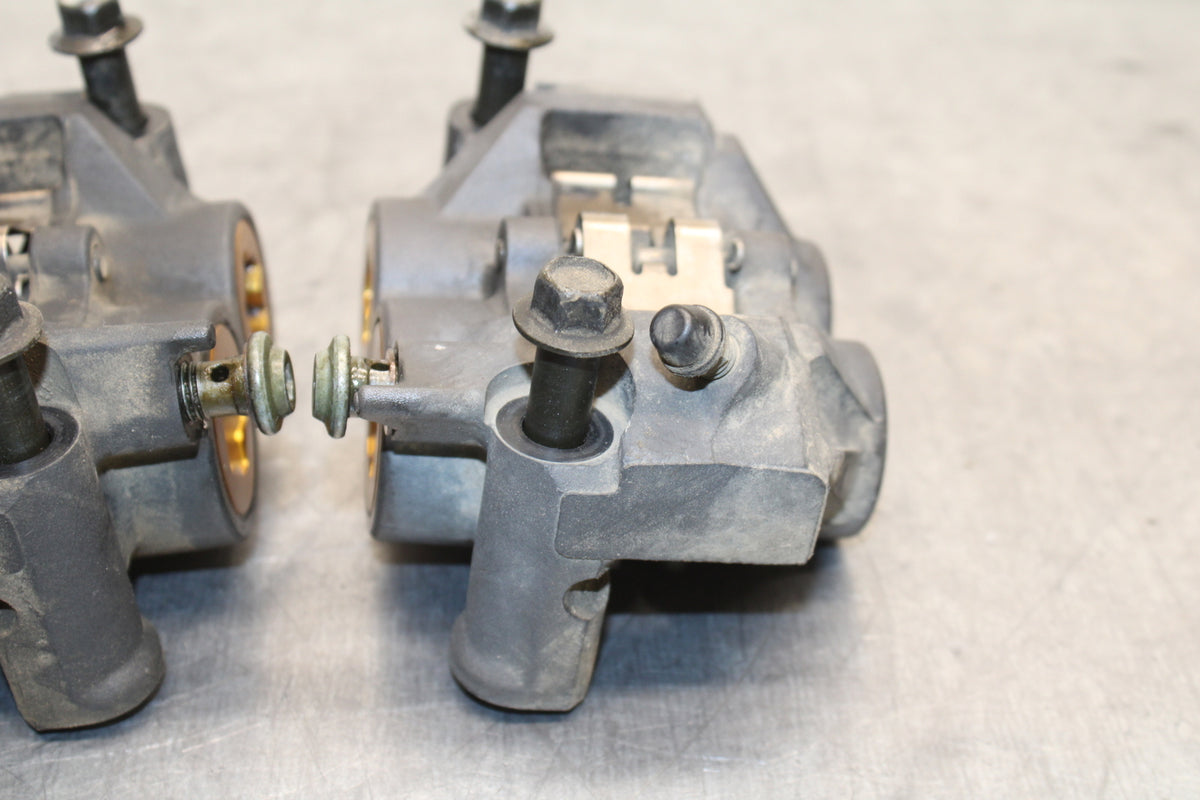 06-07 YAMAHA YZF R6 RIGHT LEFT FRONT BRAKE CALIPER SET PAIR CALIPERS BB742