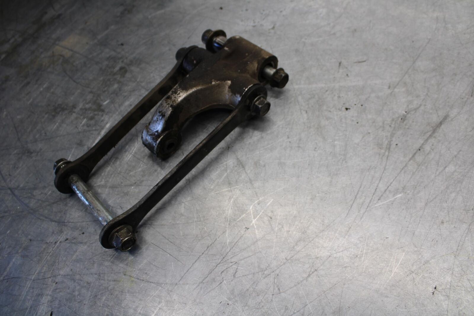 91-92 SUZUKI GSXR1100 GSXR 1100M REAR DOGBONE SHOCK LINKAGE LINK BB435