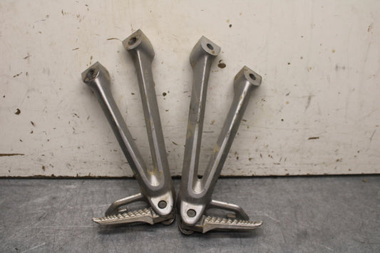 06-07 SUZUKI GSXR750 REAR BACK PASSENGER PEG SET PAIR 43600-01H00-13L BB670