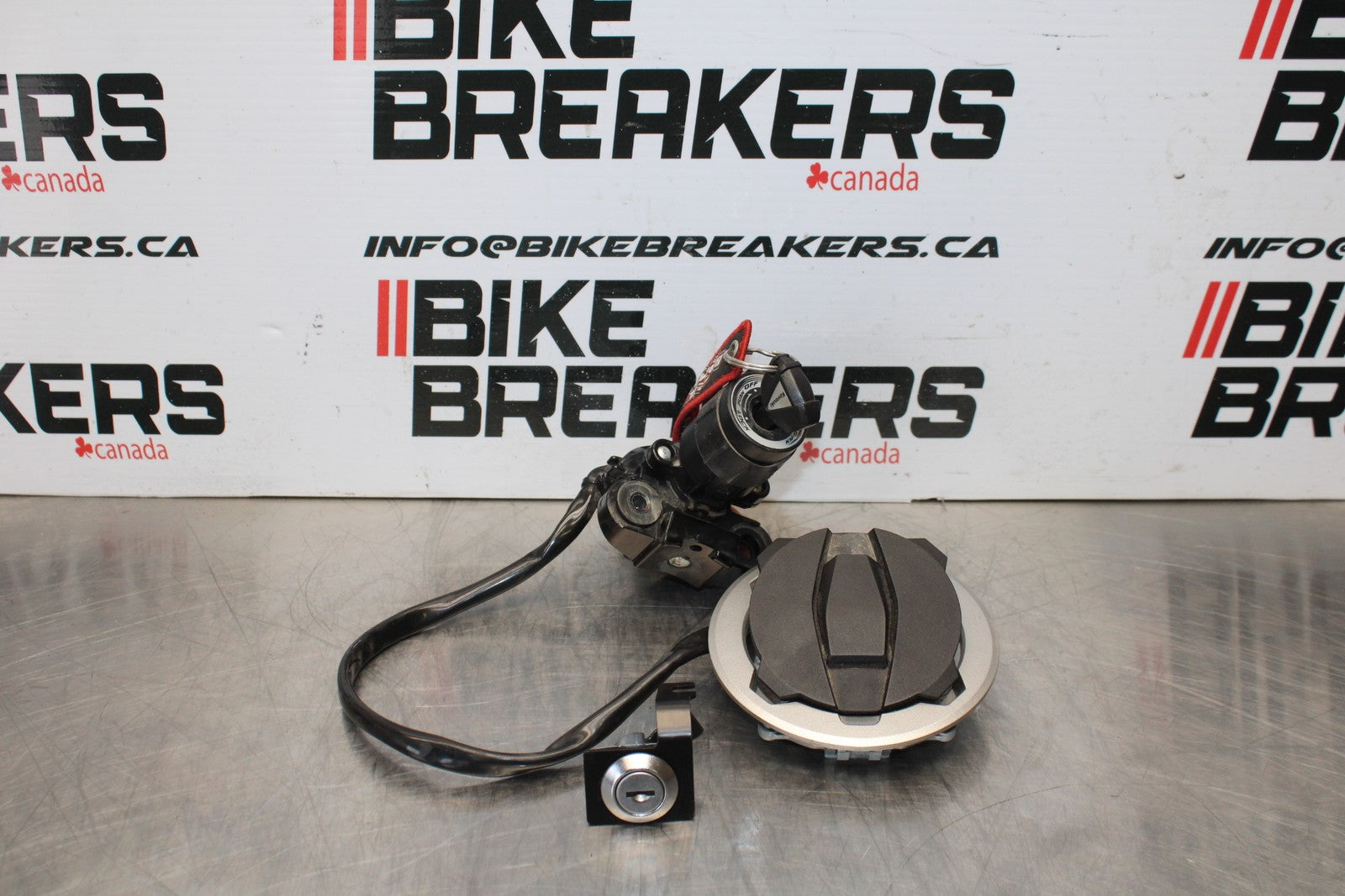 21-23 KAWASAKI NINJA ZX6R IGNITION LOCK KEY SET W/ GAS CAP AND SEAT LOCK BB179