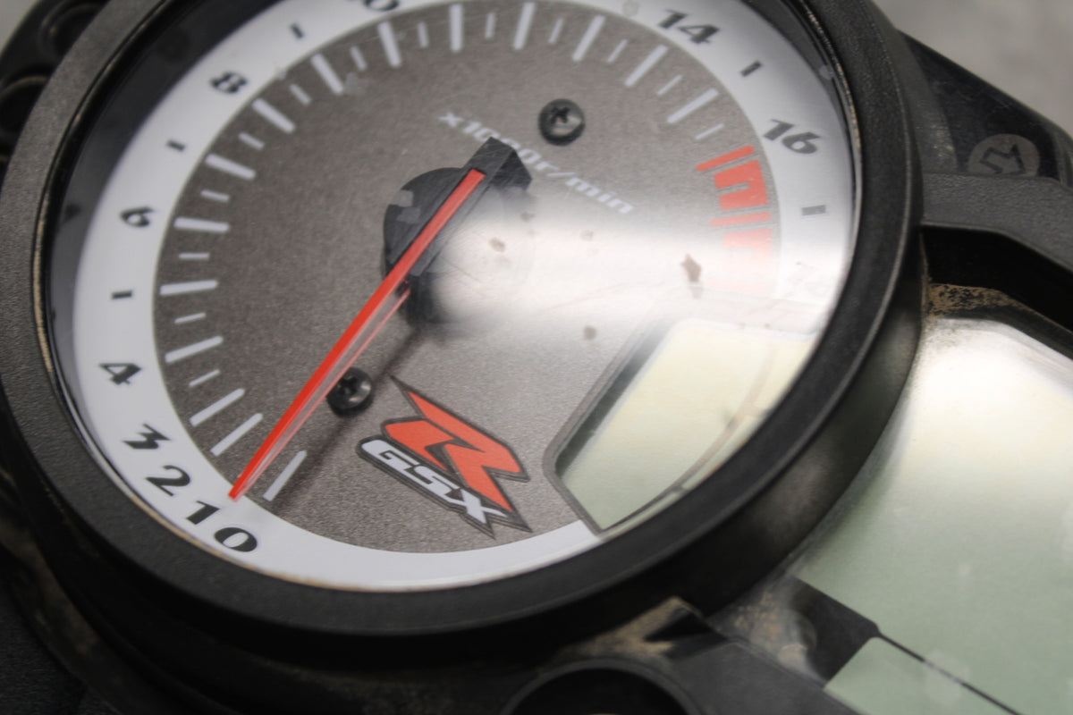 08-10 SUZUKI GSXR 600 SPEEDO TACH GAUGES CLUSTER SPEEDOMETER TACHOMETER   BB721