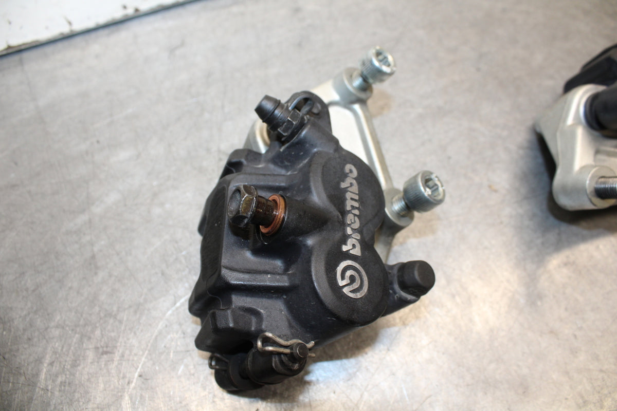 06-07 DUCATI MONSTER 695 RIGHT LEFT FRONT BRAKE CALIPER SET PAIR CALIPERS BB674