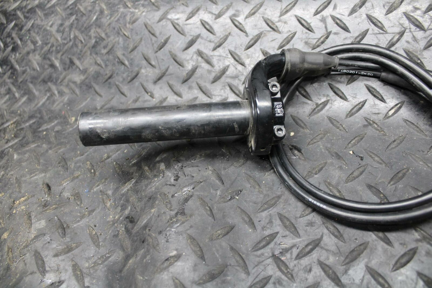 09-14 YAMAHA YZF R1 THROTTLE CABLE LINE HOUSING GUIDE TUBE BB196