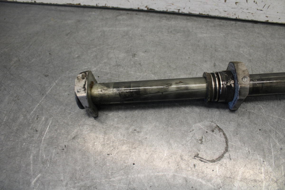 04 SUZUKI GSXR600 REAR AXLE BACK WHEEL RIM PIVOT BOLT AXEL 64711-33E10  BB676