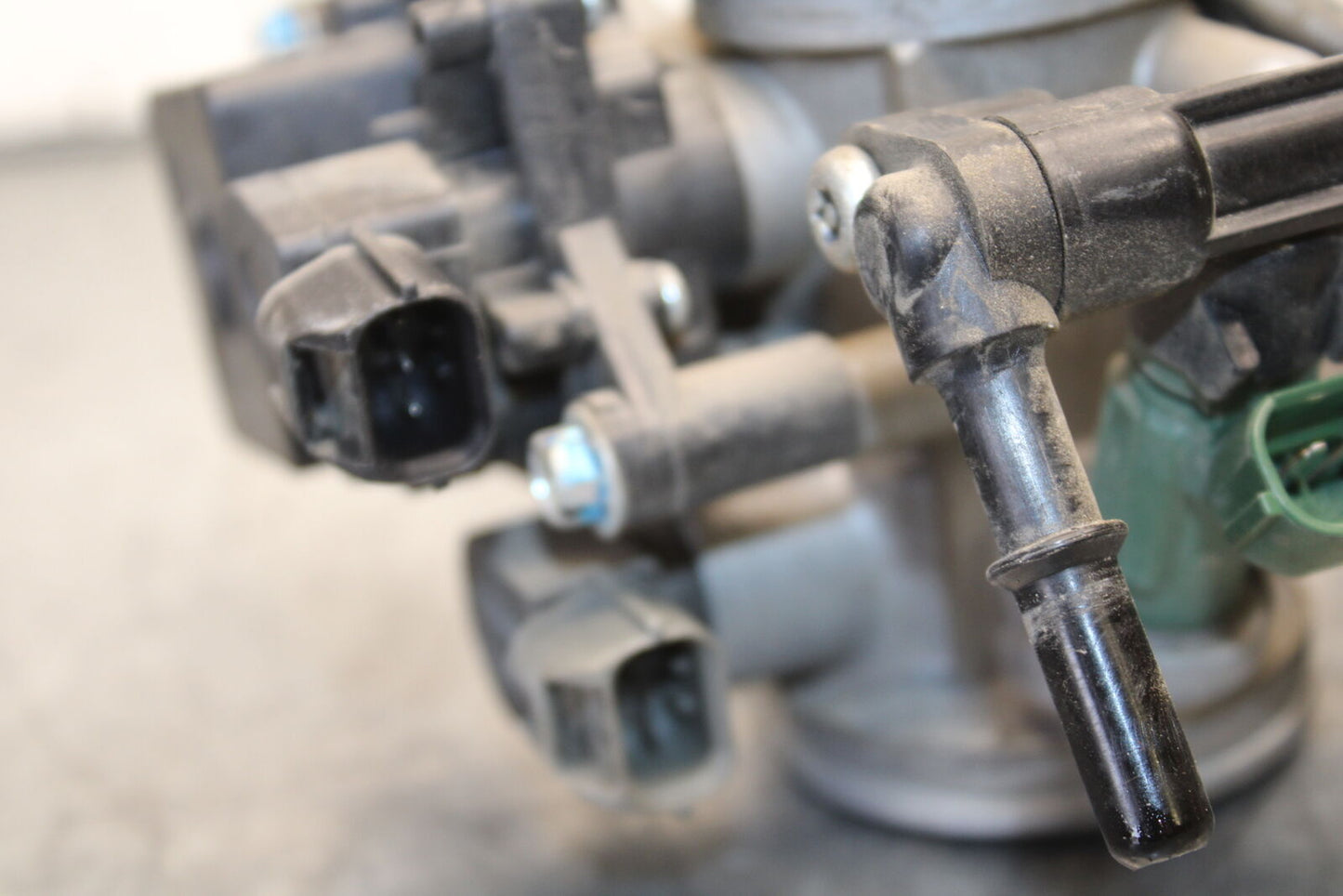 12-17 KAWASAKI ER-6N Z650 MAIN FUEL INJECTORS / THROTTLE BODIES BB709