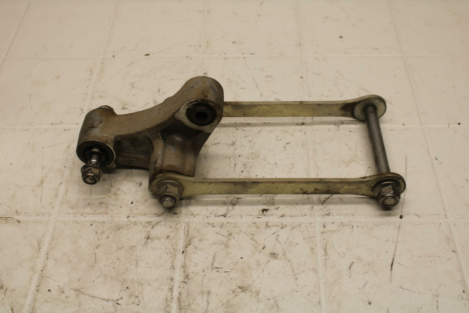 19-20 KAWASAKI NINJA ZX6R REAR DOGBONE SHOCK LINKAGE LINK BB407