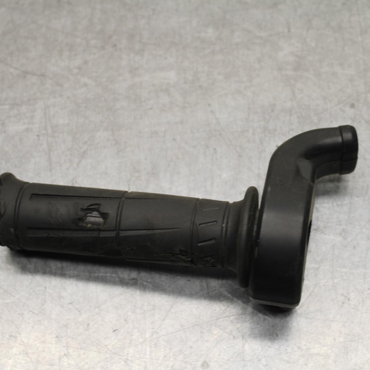 21 KAWASAKI NINJA ZX6R RIGHT THROTTLE GRIP BB647