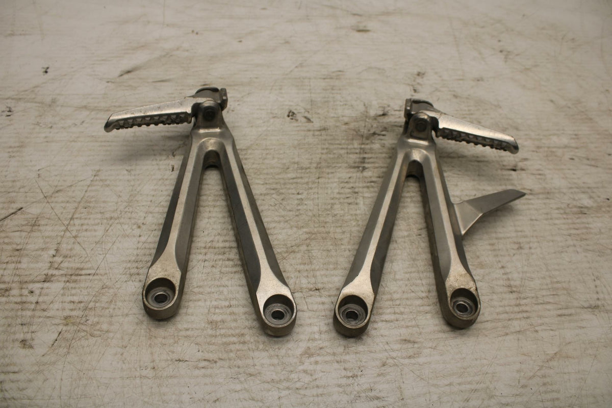 05-06 HONDA CBR600RR REAR BACK PASSENGER PEG SET PAIR BB307