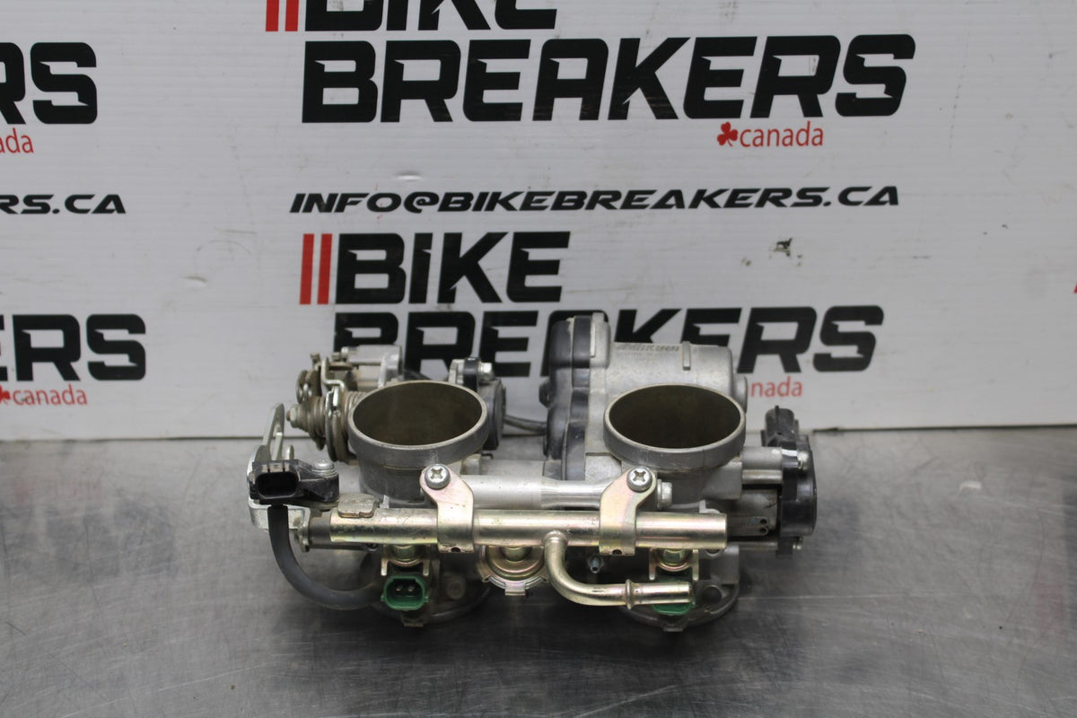 18 YAMAHA SUPER TENERE MAIN FUEL INJECTORS / THROTTLE BODIES BB832