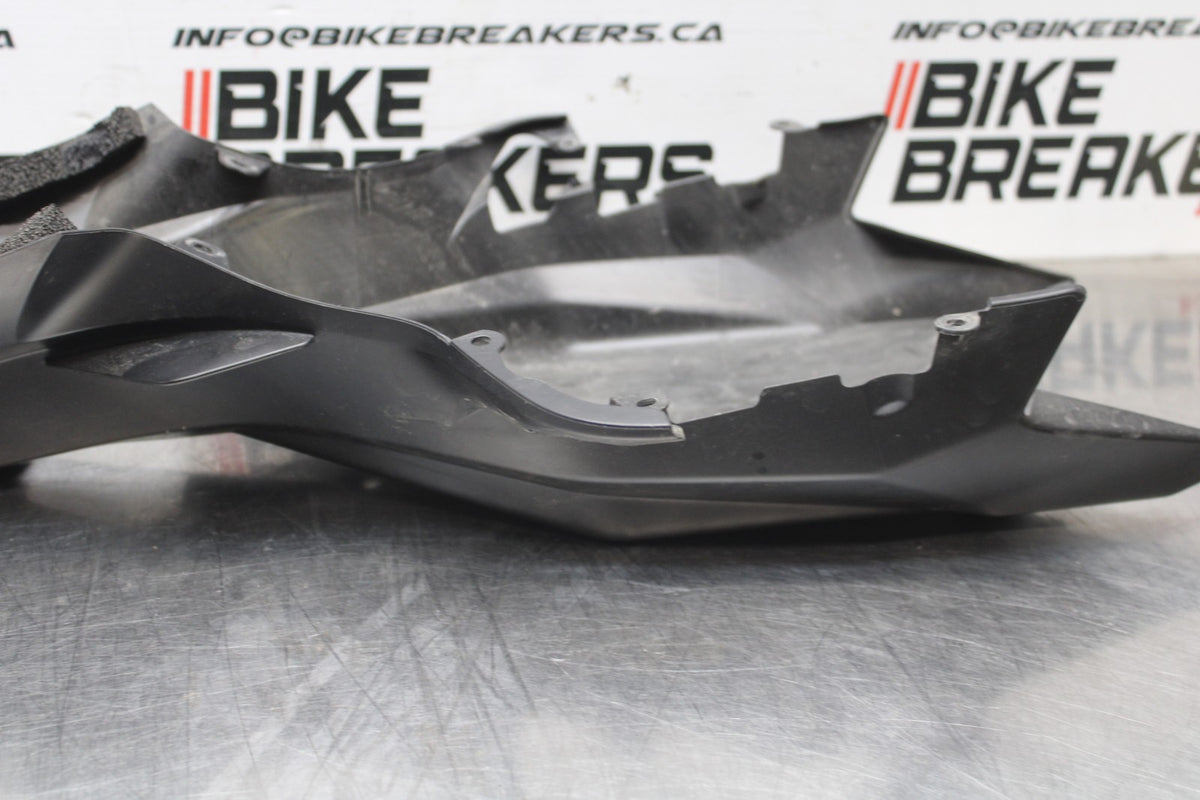 18 YAMAHA YZF R1  REAR BACK TAIL UNDERTAIL FAIRING COWL FENDER BB838
