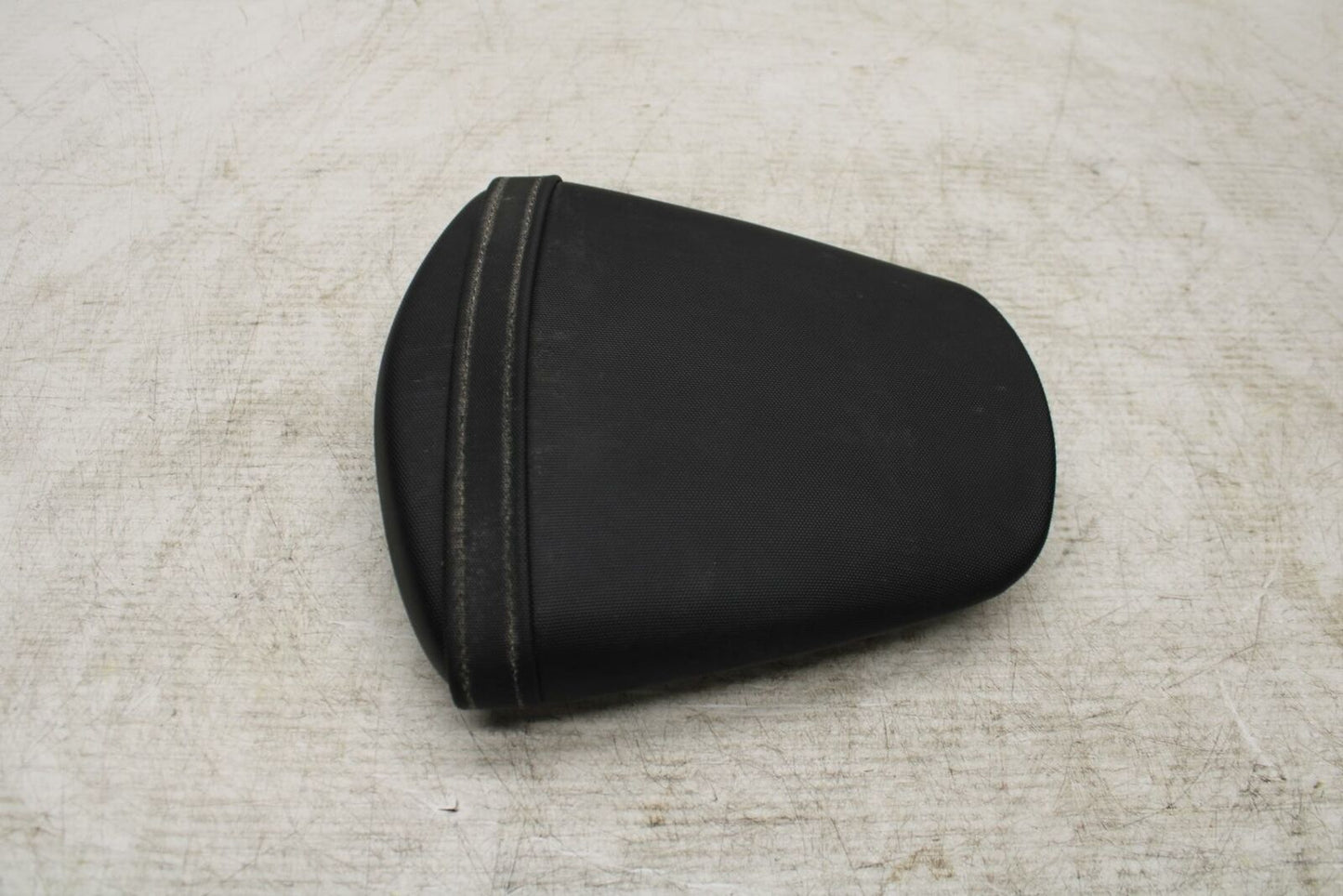 11-19 SUZUKI GSXR600 REAR BACK PASSENGER TANDEM SEAT PAD SADDLE PILLION BB371