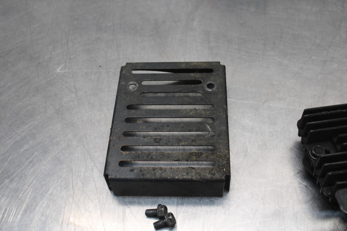 08 KAWASAKI VULCAN 900 RECTIFIER VOLTAGE REGULATOR & COVER BB184
