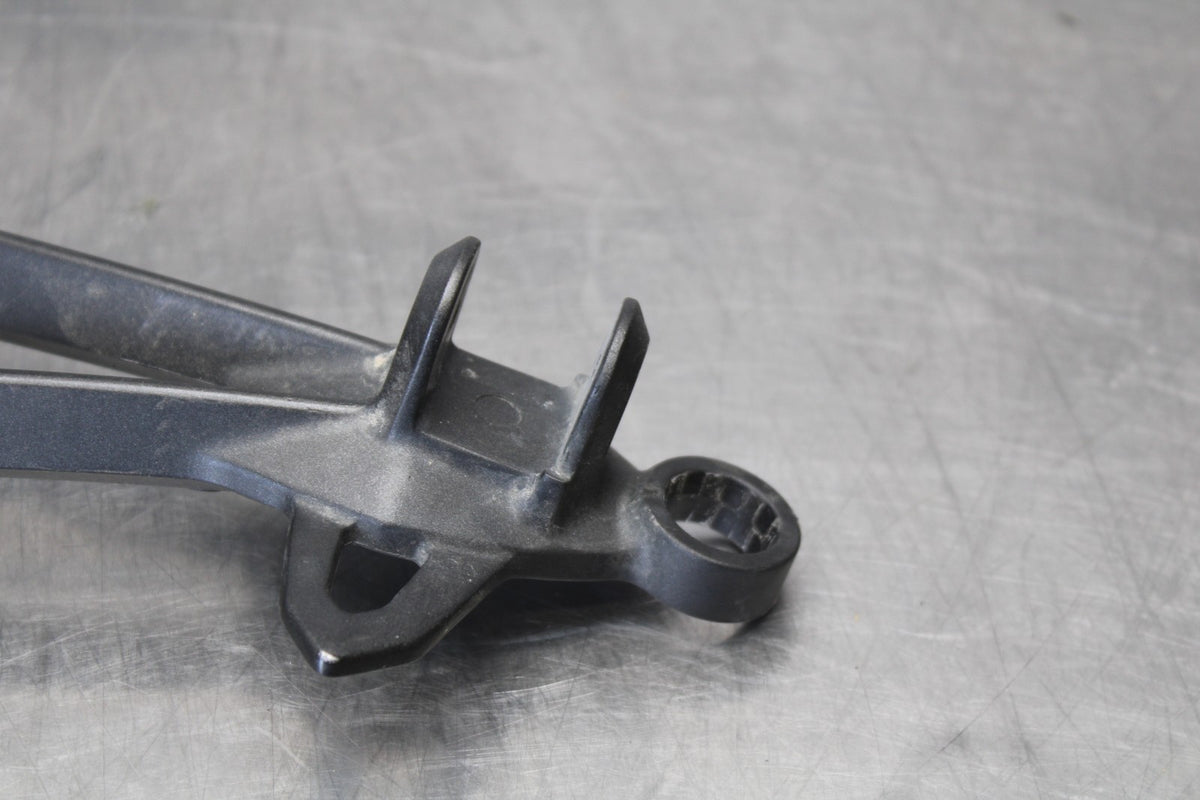 13-18 KAWASAKI NINJA ZX6R RIGHT REAR BACK PASSENGER PEG MOUNT BB908