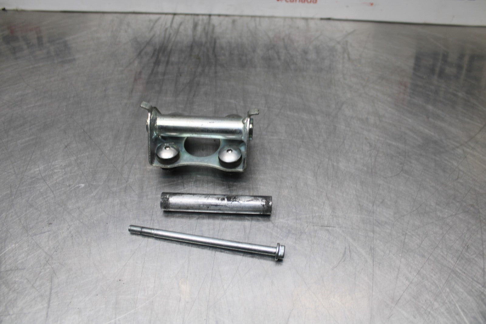 07 SUZUKI GSXR1000 GAS TANK FUEL CELL PETROL RESERVOIR BRACKET MOUNT BB770