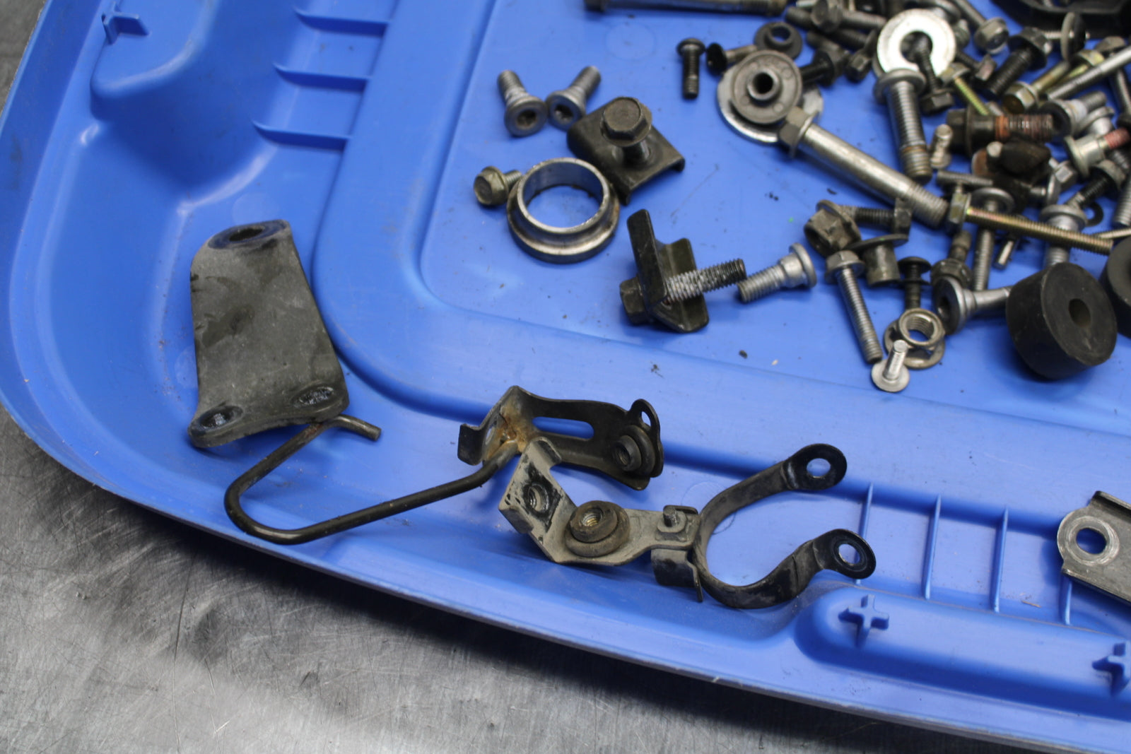 00-02 KAWASAKI NINJA ZX6R MOUNTING BOLTS HARDWARE MOTOR SCREWS BB750