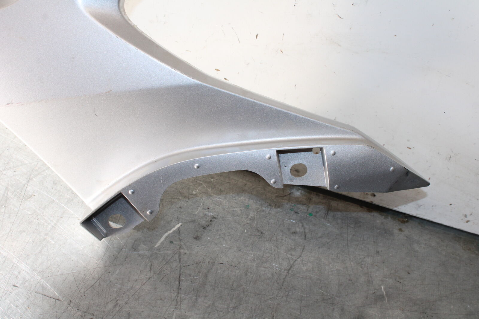 17-20 YAMAHA YZF R6 LEFT MID UPPER SIDE FAIRING COWL PLASTIC BB257