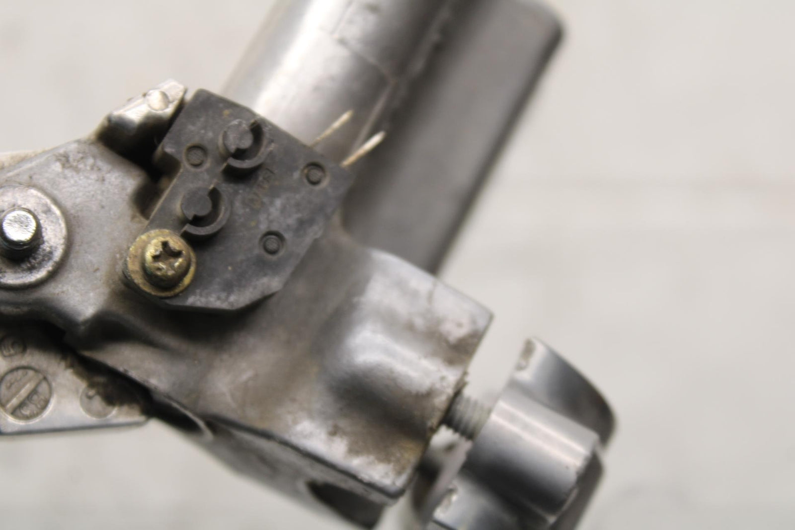2004 Suzuki Intruder 1500 VL1500 FRONT BRAKE MASTER CYLINDER 59600-10F20 BB573