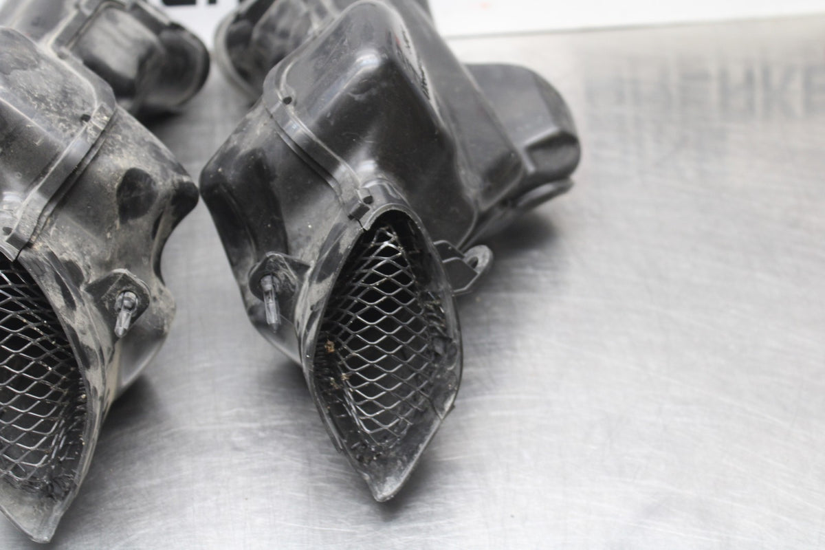 07 SUZUKI GSXR1000 RIGHT LEFT AIR INTAKE DUCTS BB770