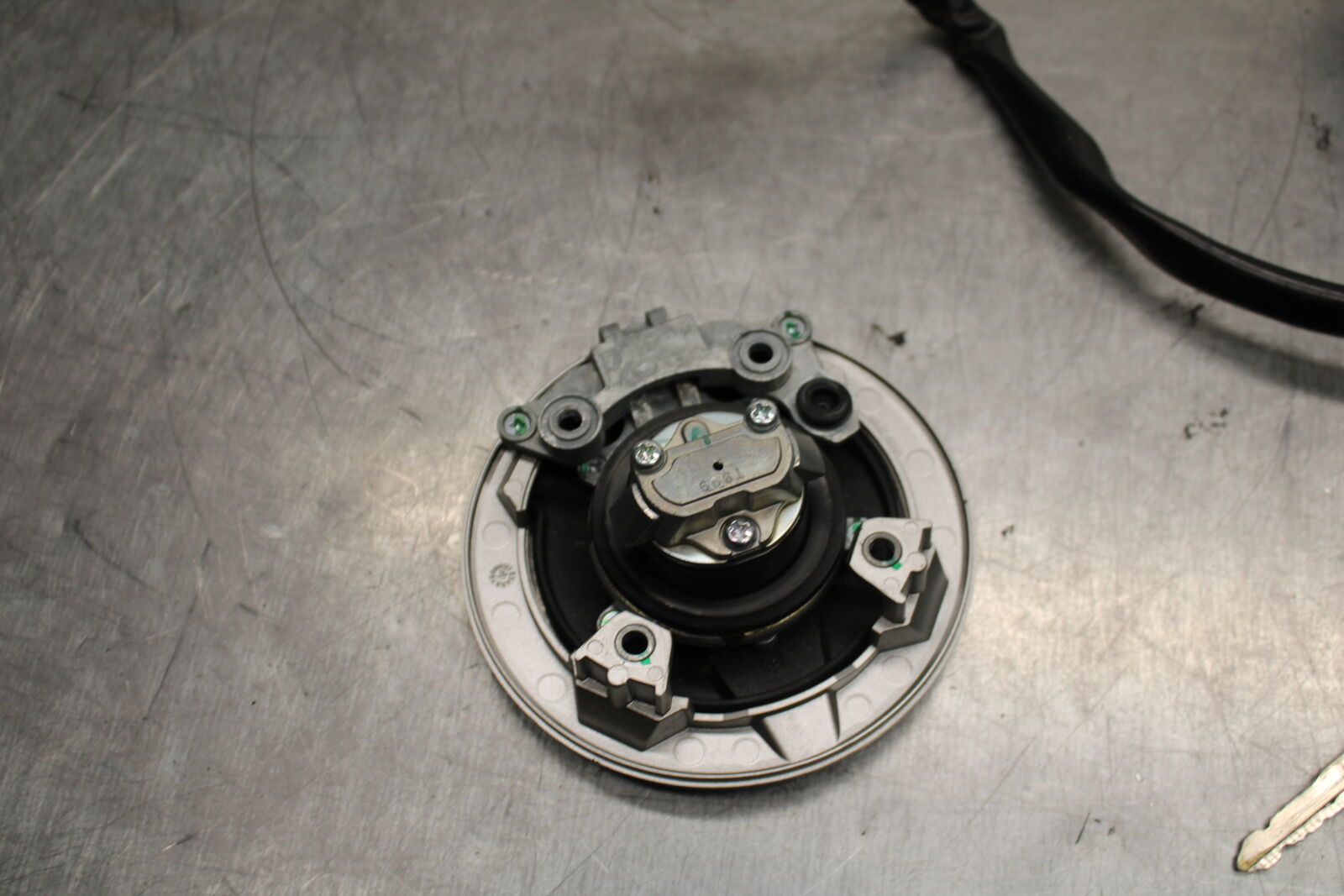 19-22 KAWASAKI Z400 IGNITION LOCK KEY SET W/ GAS CAP AND SEAT LOCK BB738