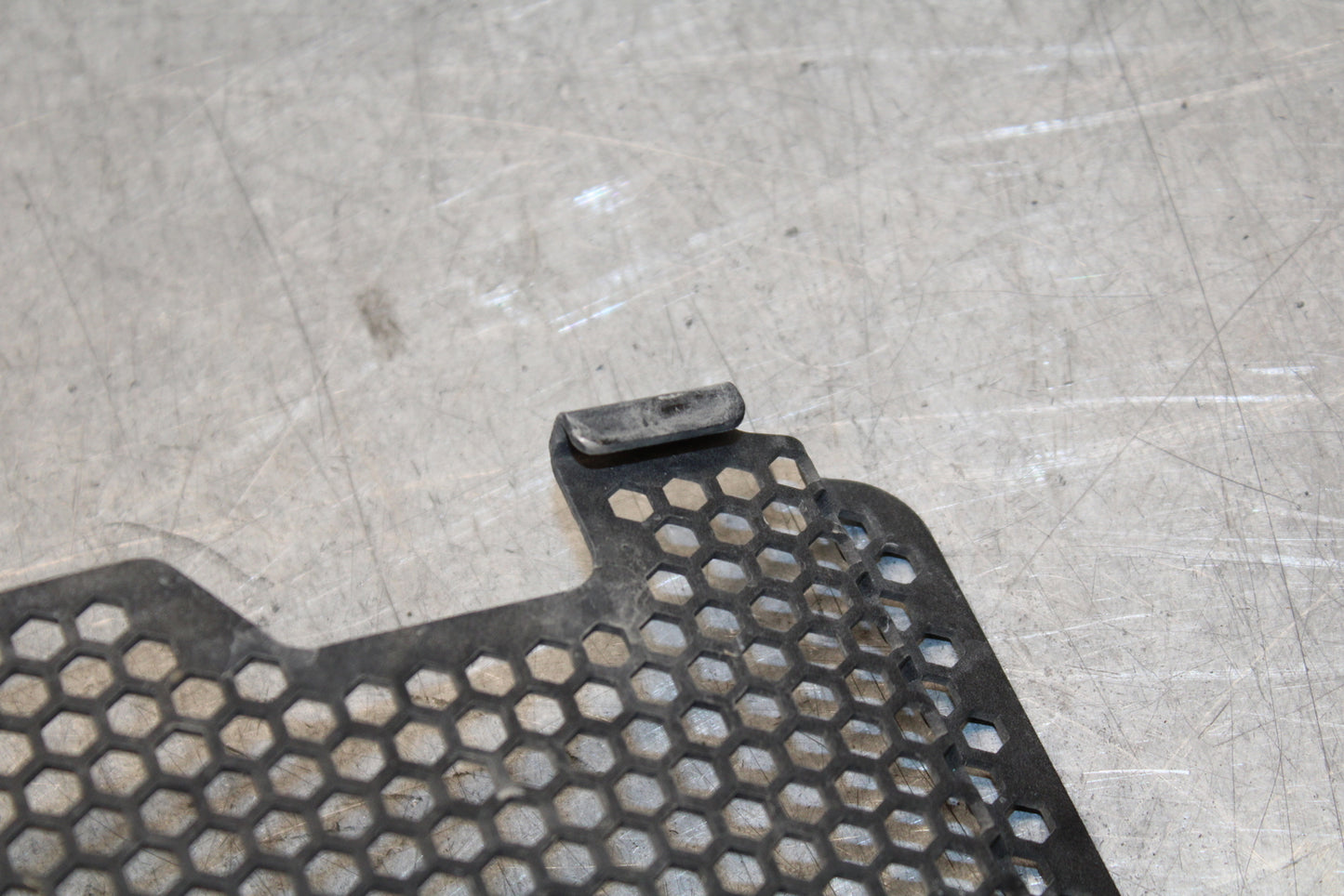 16 KAWASAKI NINJA ZX10R COOLANT RADIATOR GUARD GRILLE BB650