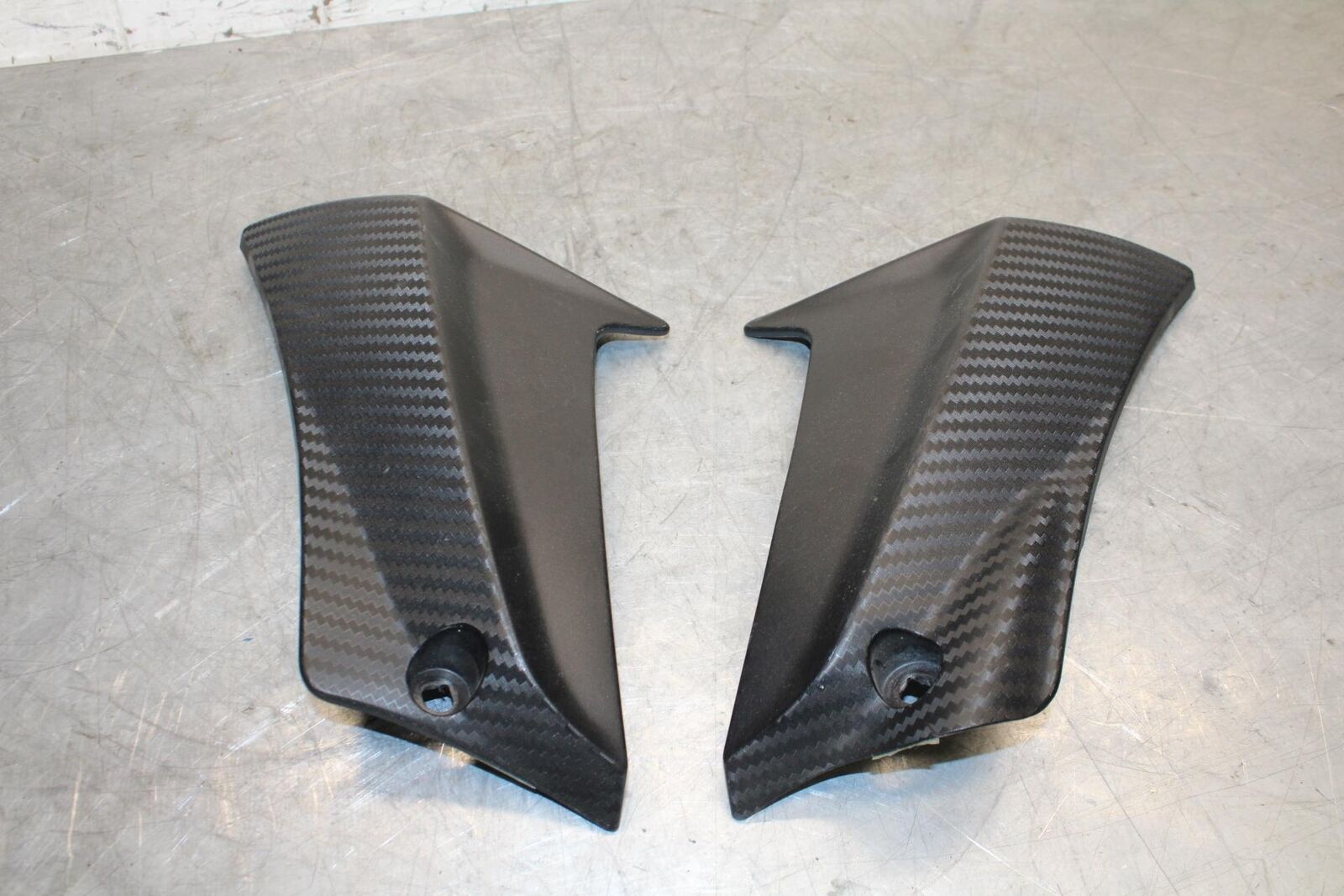 2017 Suzuki GSXR600  MID UPPER SIDE FAIRING COWL PLASTIC PAIR BB527