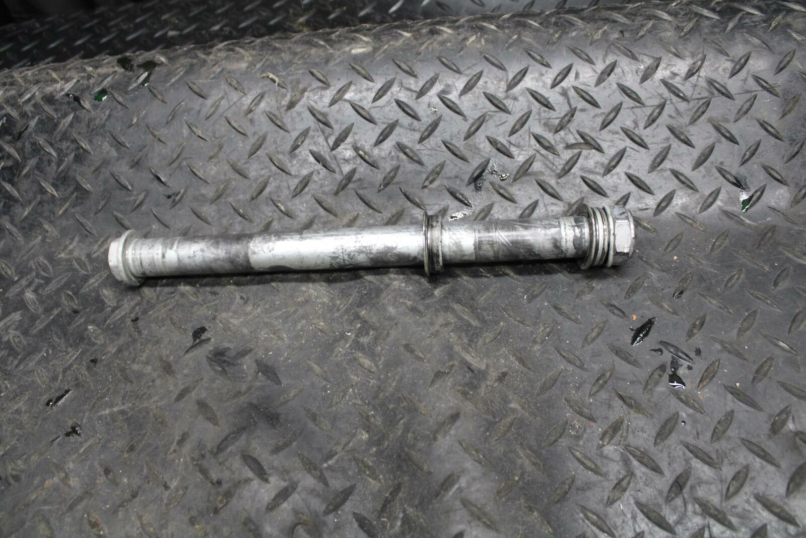 03-04 HONDA CBR600RR REAR AXLE BACK WHEEL RIM PIVOT BOLT AXEL BB200