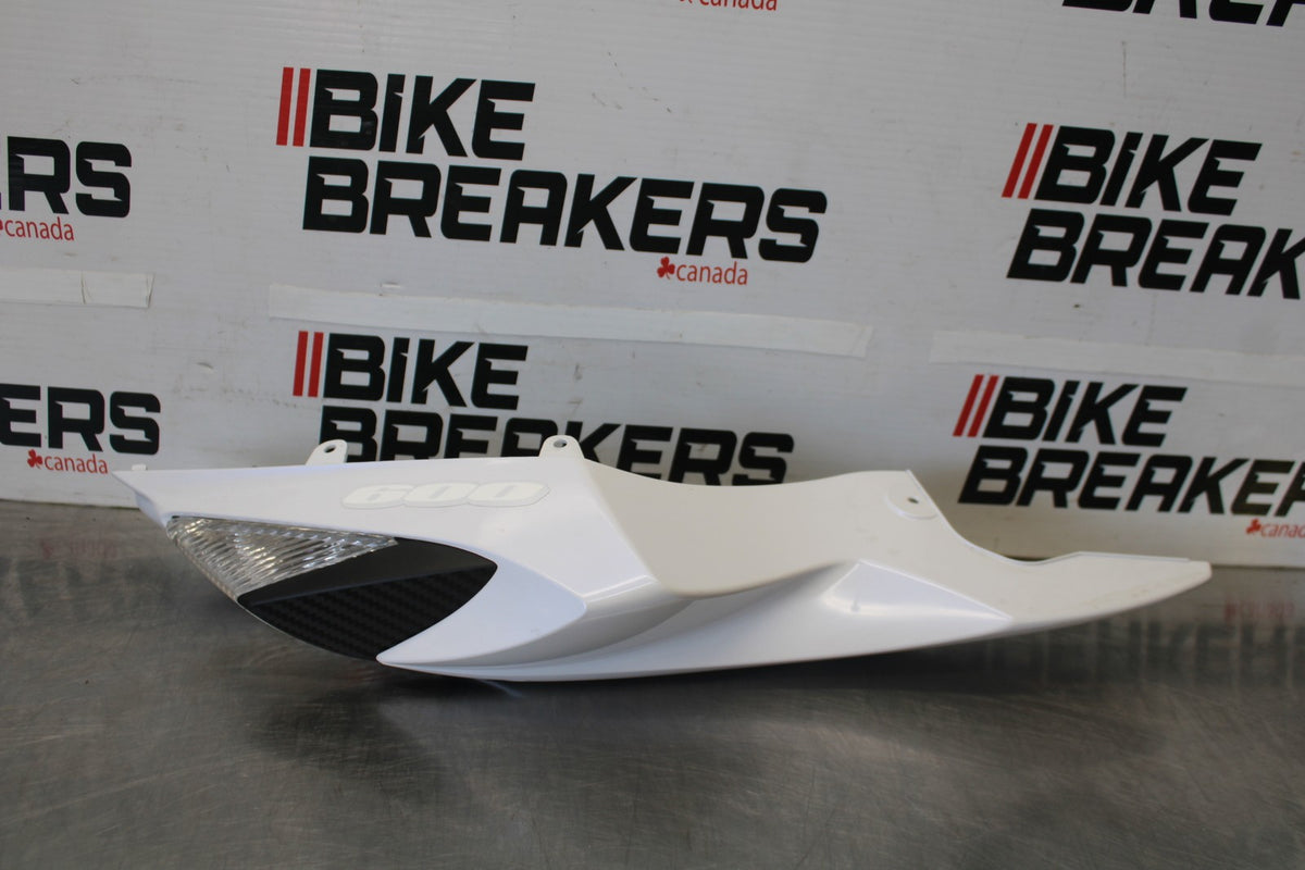 11-25 SUZUKI GSXR 600  RIGHT REAR BACK TAIL FAIRING COWL SHROUD BB882
