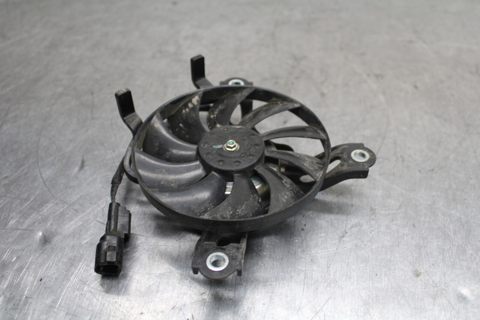 15-19 HONDA CBR300R ENGINE RADIATOR COOLING FAN  BB112