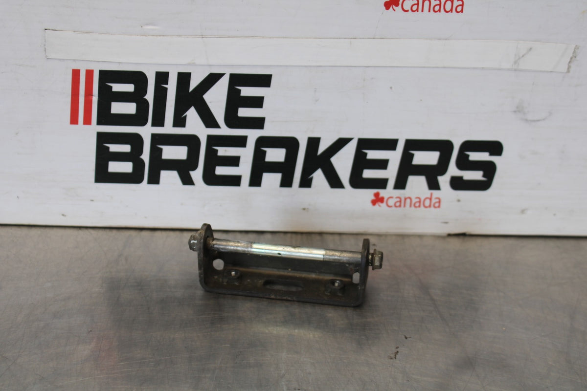 06-07 HONDA INTERCEPTOR 800 VFR800 GAS TANK PETROL RESERVOIR BRACKET BB917