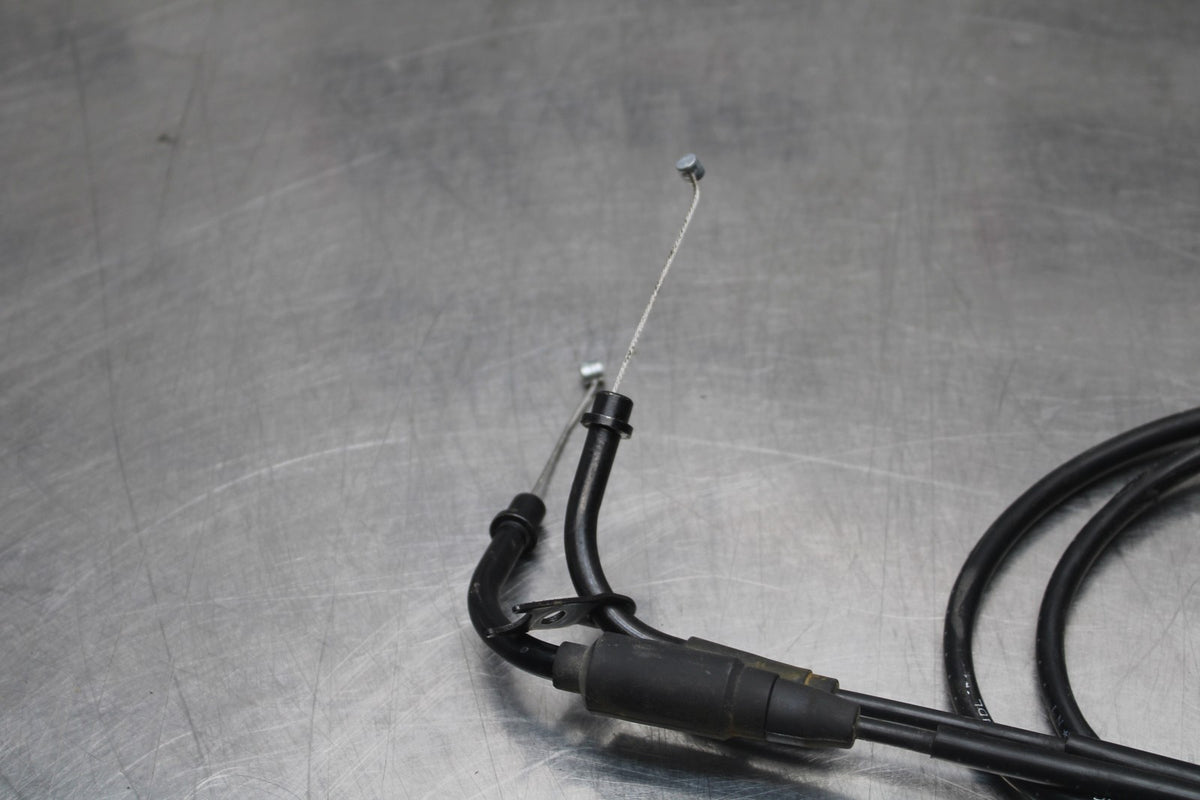 15 SUZUKI GW250F THROTTLE CABLES LINES BB789