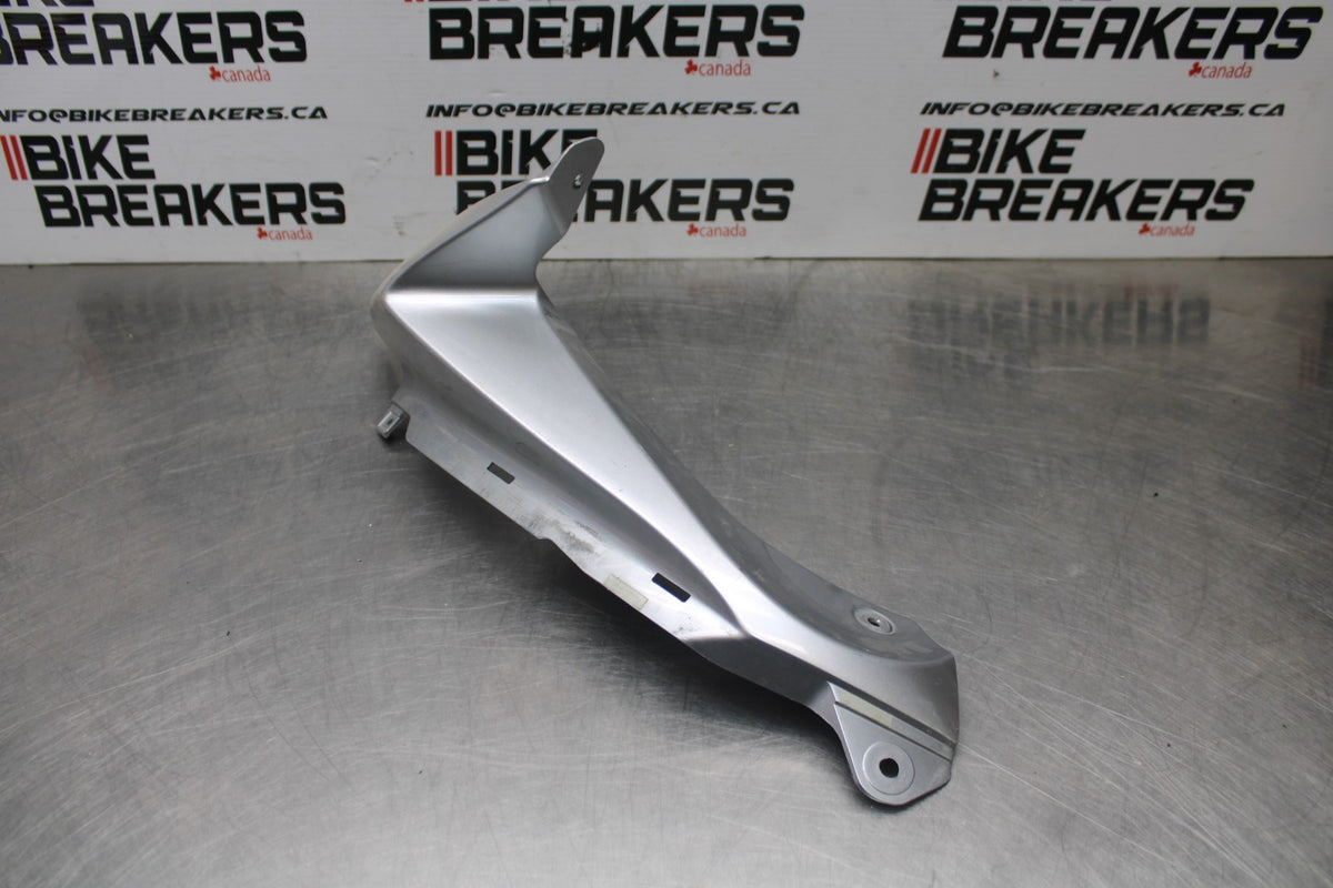 08-10 SUZUKI GSXR 600 LEFT FRONT UPPER MID SIDE FAIRING COWL PLASTIC BB00