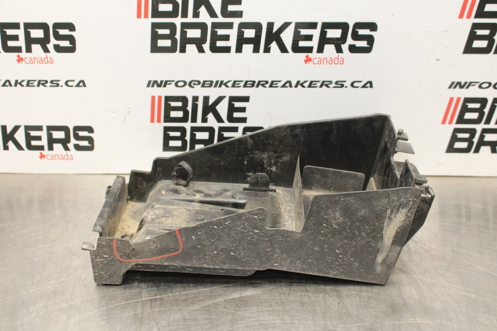 18-23 KAWASAKI NINJA 400 EX400 ABS REAR TAIL BATTERY TRAY PLASTIC BB177