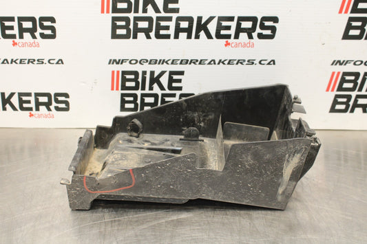 18-23 KAWASAKI NINJA 400 EX400 ABS REAR TAIL BATTERY TRAY PLASTIC BB177