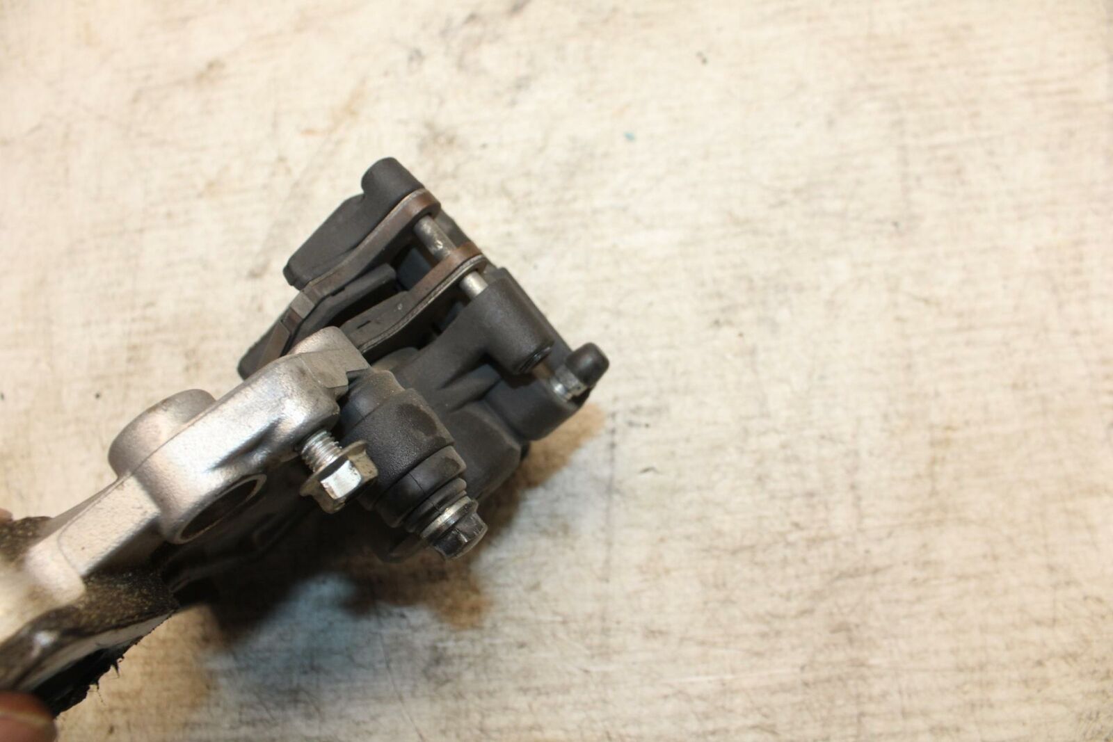 15-16 SUZUKI GSXS750 REAR BACK BRAKE CALIPER W MOUNT BRACKET BB374