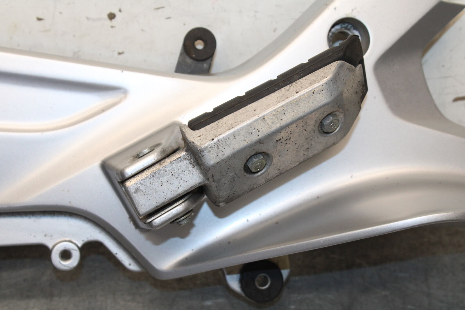 04-12 HONDA ST1300A LEFT FRONT FOOT REST PEG STEP MOUNT BRACKET BB669