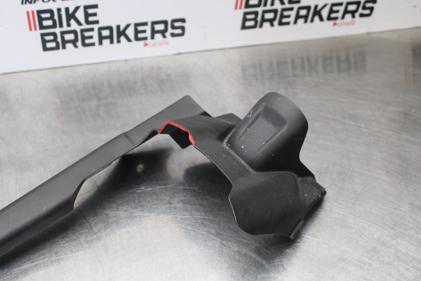23-24 YAMAHA MT-07 REAR BACK DRIVE CHAIN GUARD COVER SHIELD BB194