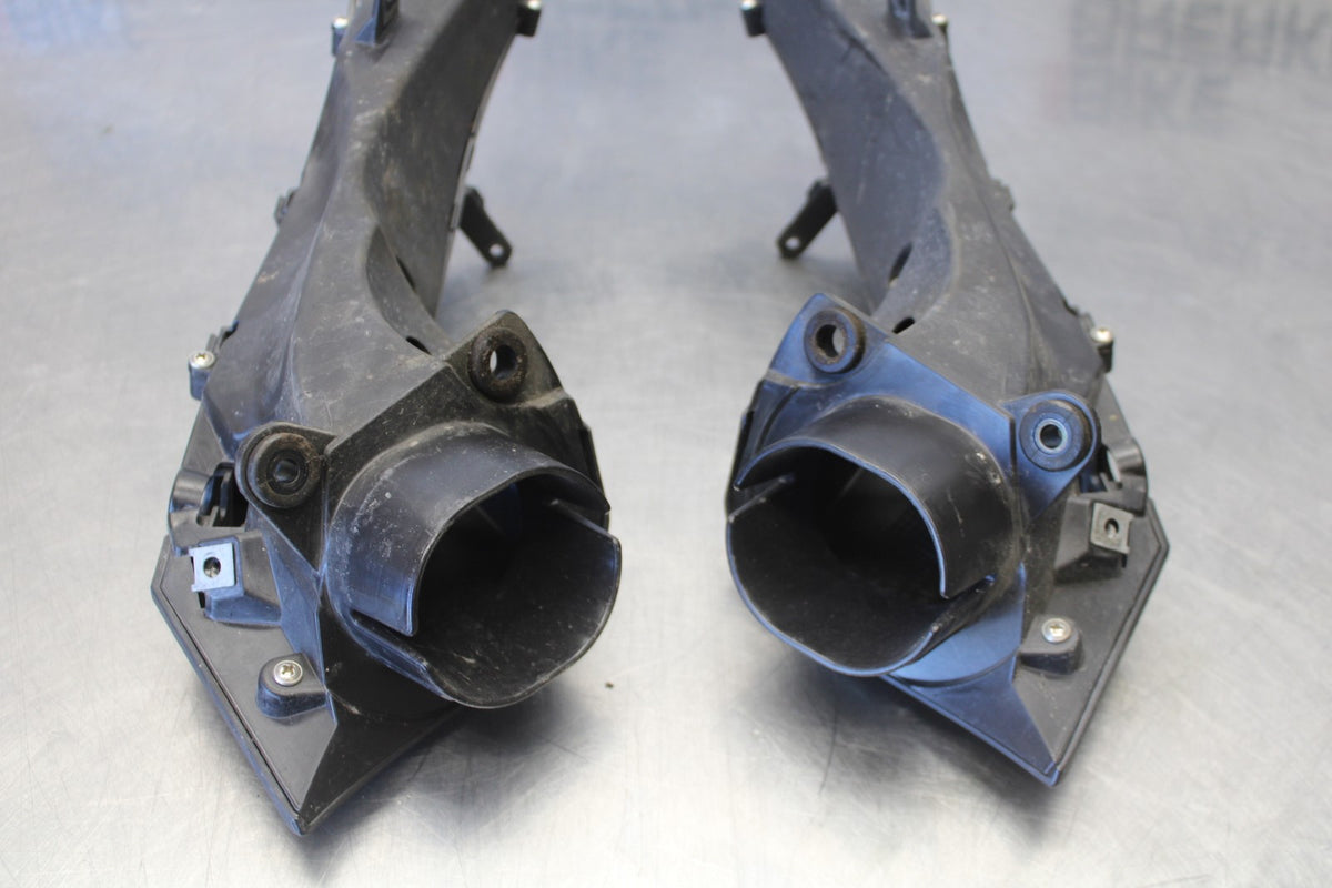24 APRILIA TUONO V4 1100 FACTORY ABS RIGHT LEFT AIR INTAKE DUCTS BB887