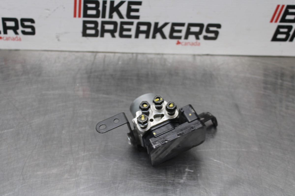 18-26 KAWASAKI Z400 ABS PUMP UNIT MODULE BB852