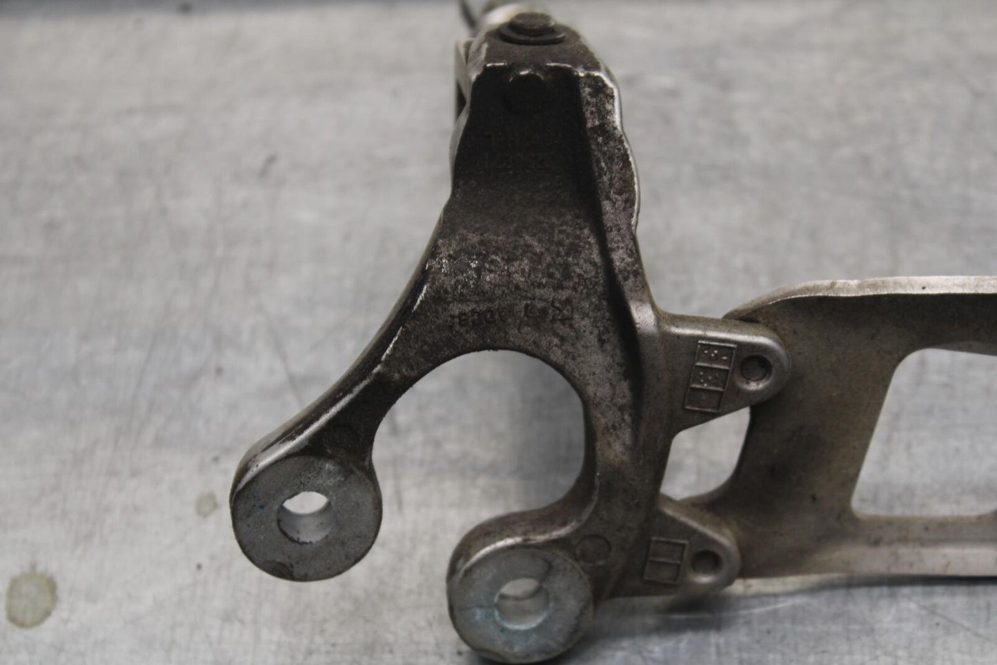 2011 Suzuki GSXR600 LEFT REARSET REAR SET DRIVER FOOT PEG REST STOP BB605