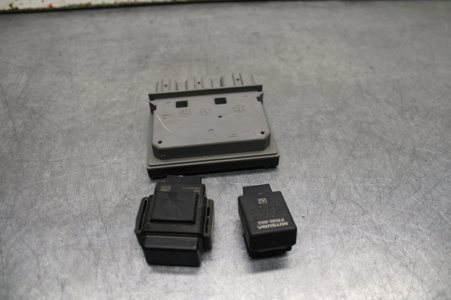 24 KAWASAKI NINJA 500 ABS RELAY ASSEMBLY FUSE BOX SET BB730