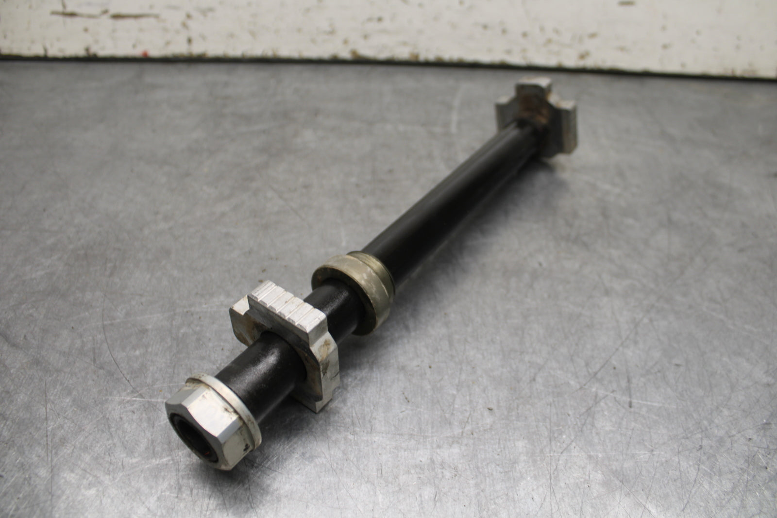 21-24 KTM 890 ADVENTURE R REAR AXLE BACK WHEEL RIM PIVOT BOLT AXEL BB723