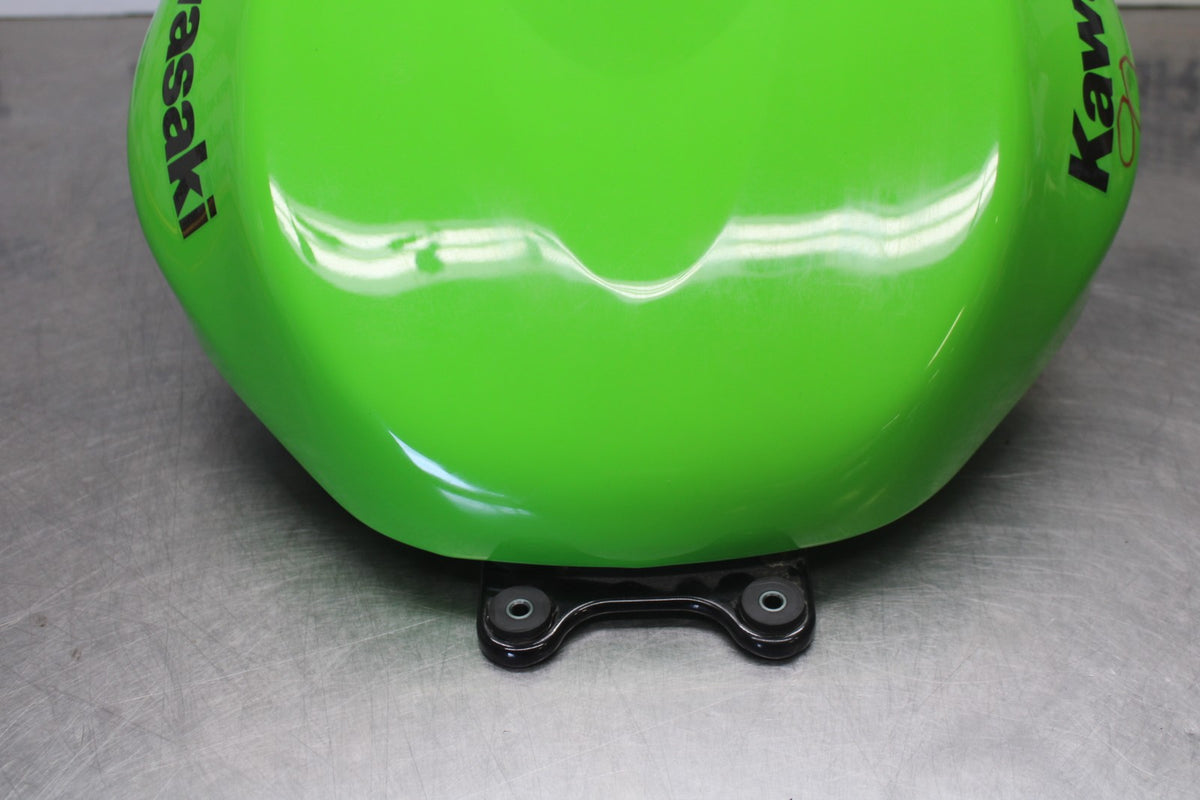04-05 KAWASAKI NINJA ZX10R GAS TANK FUEL CELL PETROL RESERVOIR BB931